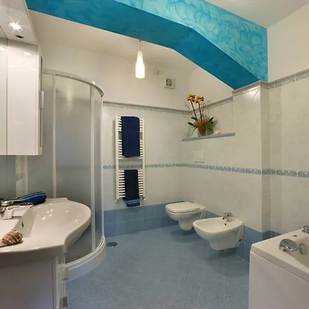 Marianna Villa *